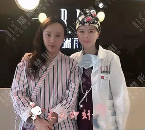 手術(shù)完成時和馬君主任的合影